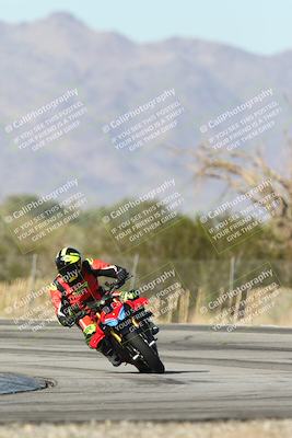 media/Dec-01-2025-Moto Forza (Mon) [[2daa91e15f]]/2-Intermediate Group/Session 3 (Turn 3)/